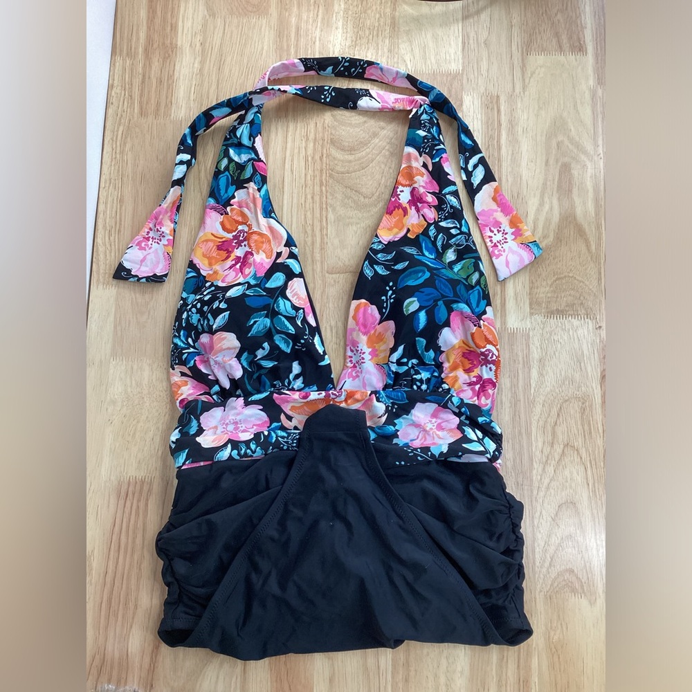 CUPSHE 1 Piece Halter Swim Suit Flower Design Size L